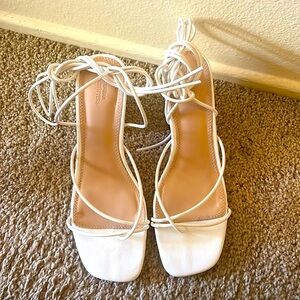 Urban Outfitters women’s white sandals with 2 inch easy walking heels